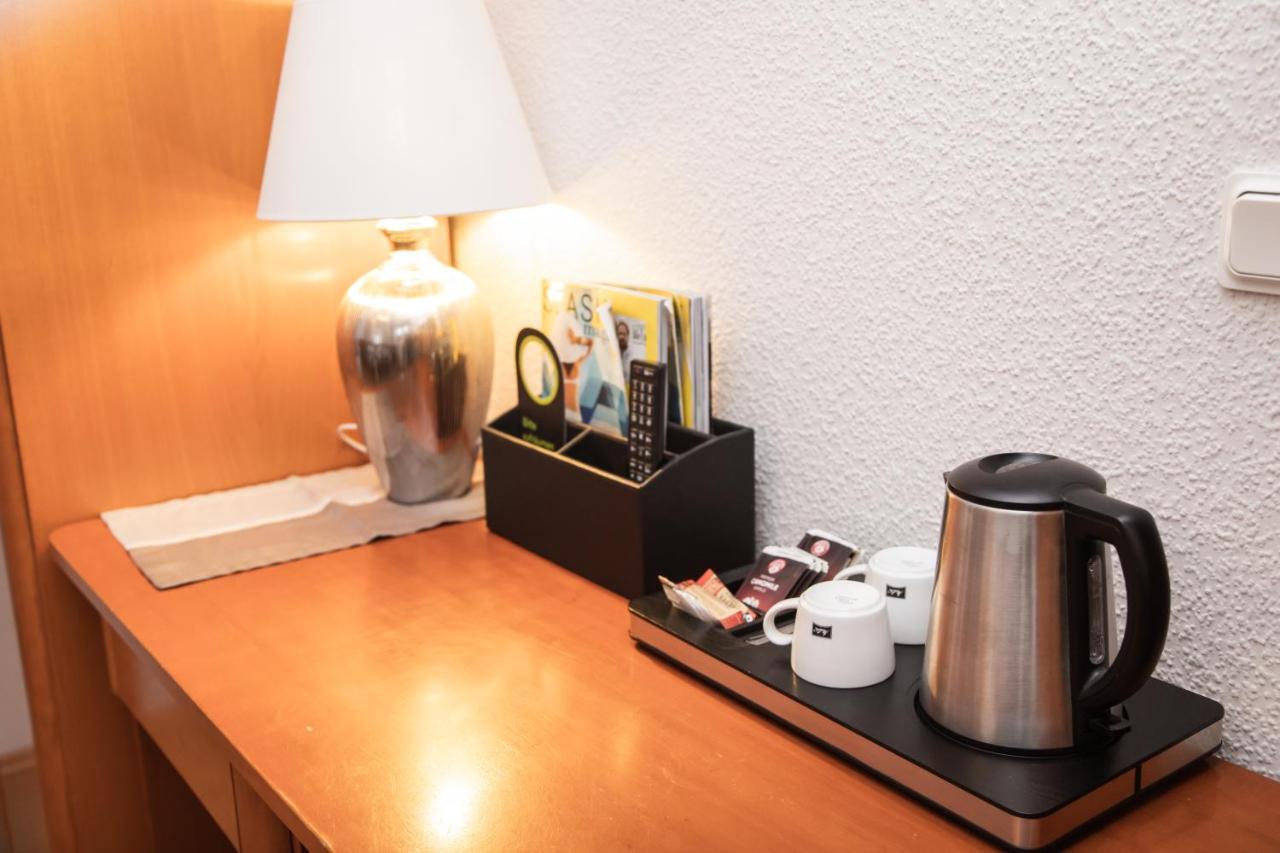 Kleines Hotel Westhus ドルペン エクステリア 写真