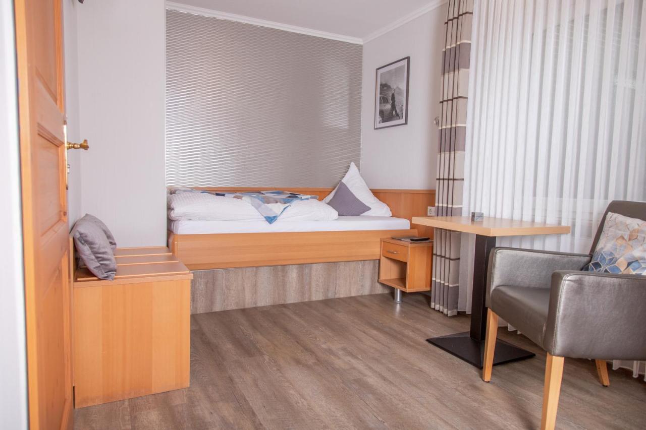 Kleines Hotel Westhus ドルペン エクステリア 写真