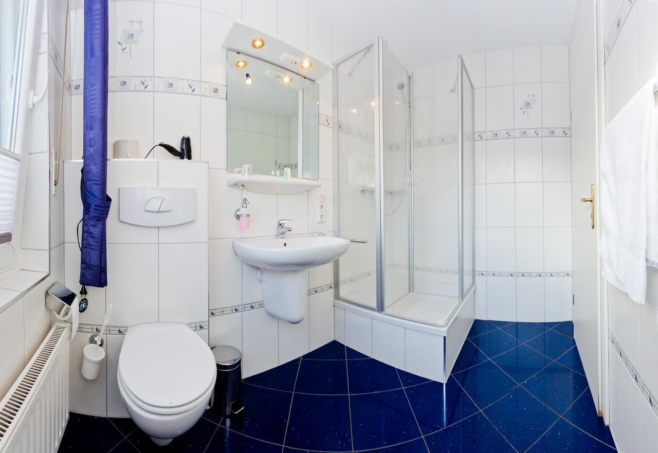 Kleines Hotel Westhus ドルペン エクステリア 写真
