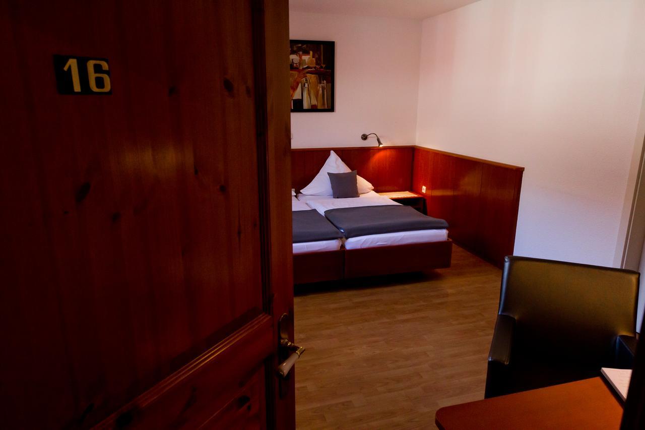 Kleines Hotel Westhus ドルペン エクステリア 写真